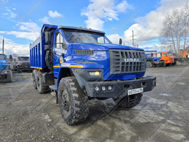 Самосвал на шасси УРАЛ 55571-5121-72 NEXT с задним бортом, 2021 года выпуска в отличном состоянии