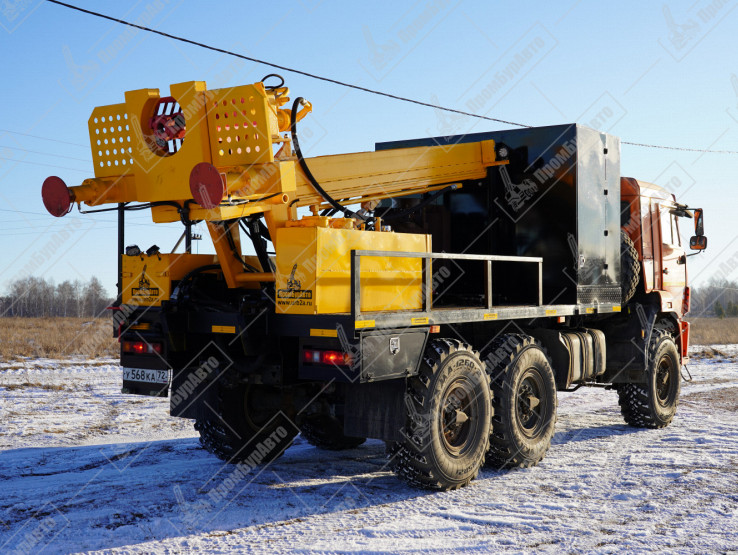 Буровая установка УРБ-2А2 с телескопической мачтой АЗА на шасси КАМАЗ-43118 с компрессором 4ВУ1-5/9