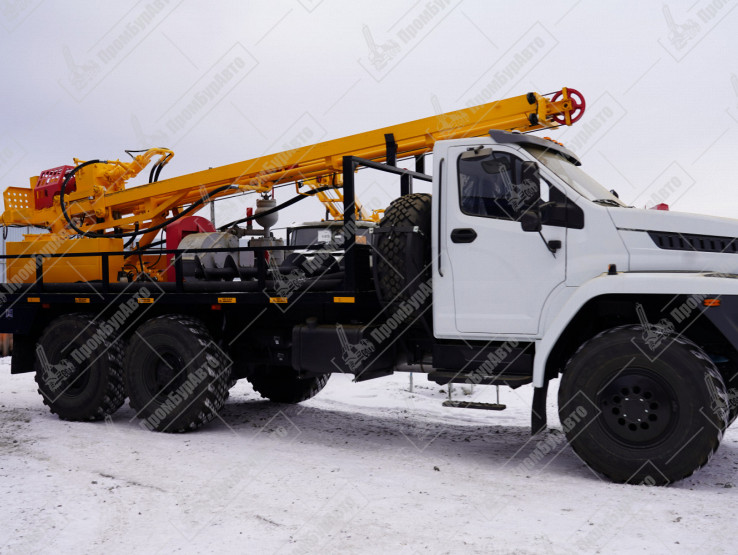 Буровая установка УРБ-2А2 под давальческое шасси УРАЛ-NEXT с буровым насосом НБ-50 с комплектом бурового инструмента 