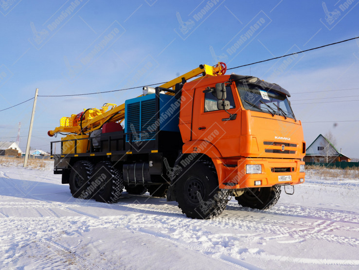 Буровая установка УРБ-2А2 с элементами УРБ-2Д3 под давальческое шасси КАМАЗ с буровым насосом НБ-50 и баком под воду с ПЖД на модернизированной гидравлической системе нового образца
