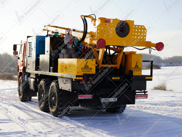 Буровая установка УРБ-2А2 с элементами УРБ-2Д3 под давальческое шасси КАМАЗ с буровым насосом НБ-50 и баком под воду с ПЖД на модернизированной гидравлической системе нового образца