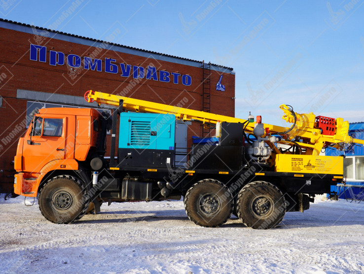 Буровая установка УРБ-2А2 с элементами УРБ-2Д3 под давальческое шасси КАМАЗ с буровым насосом НБ-50 и баком под воду с ПЖД на модернизированной гидравлической системе нового образца