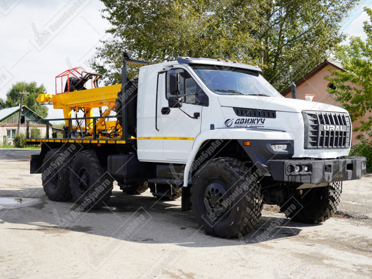 Буровая установка АЗА-3М на давальческом шасси Урал