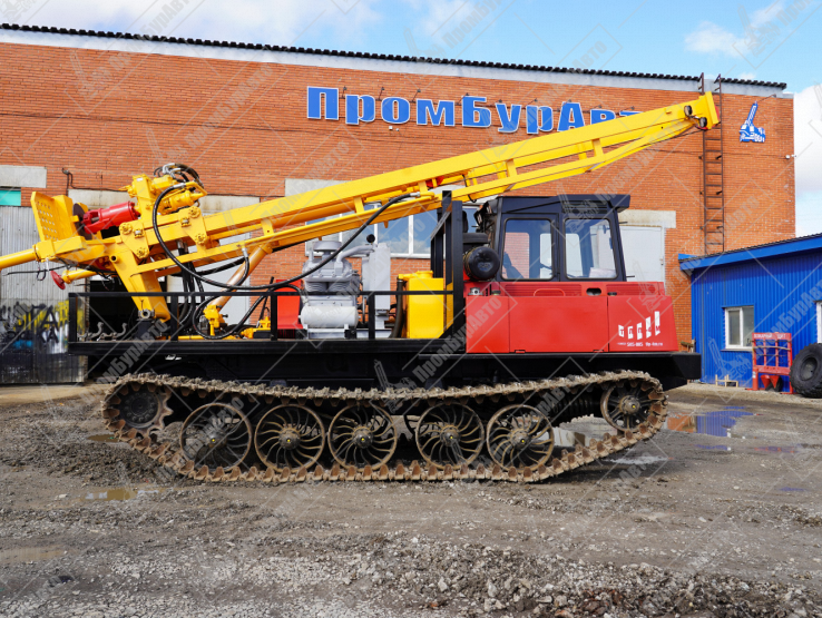 Буровая установка УРБ-2Д2 на гусеничном шасси транспортной машины ТЛП-4М-034