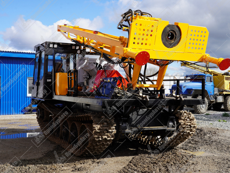 Буровая установка УРБ-2Д2 на гусеничном шасси транспортной машины ТЛП-4М-034