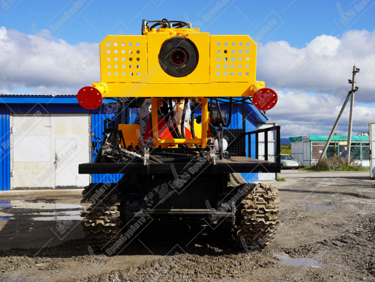 Буровая установка УРБ-2Д2 на гусеничном шасси транспортной машины ТЛП-4М-034