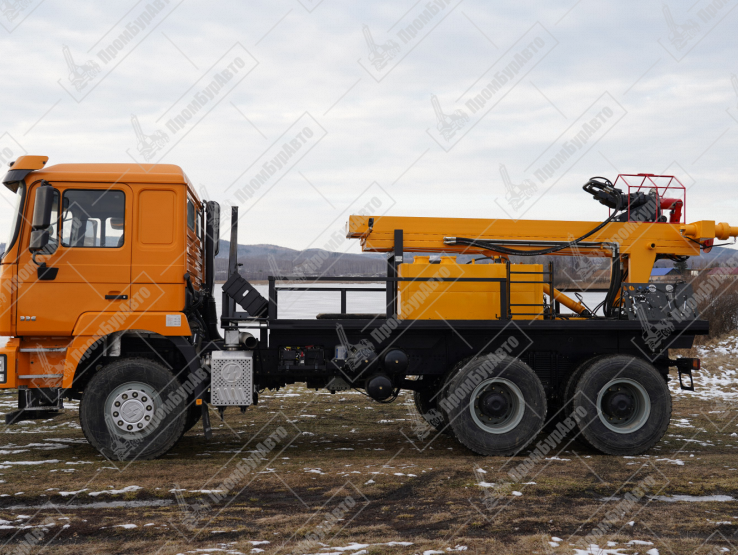 Буровая установка АЗА-3М на шасси Shacman F3000