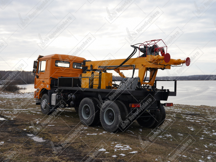 Буровая установка АЗА-3М на шасси Shacman F3000