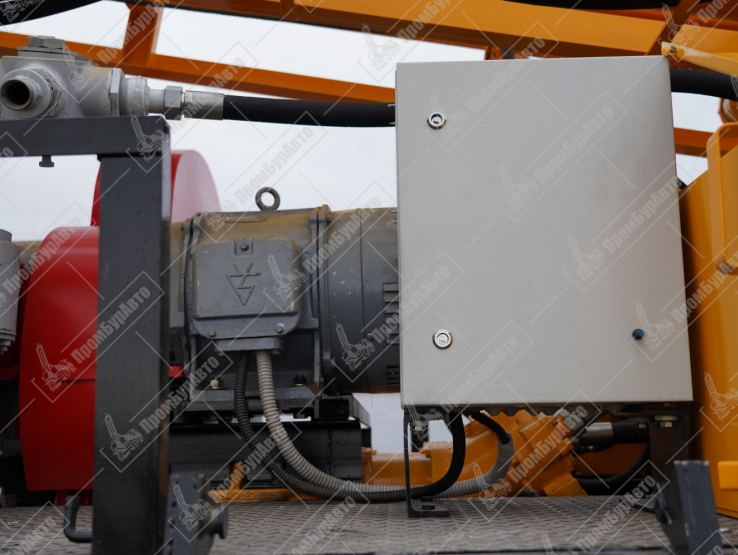 Буровая установка УРБ-2А2 на шасси УРАЛ 4320-60 с буровым насосом НБ-50 и компрессором DALI DLCY-15/15 В-Y