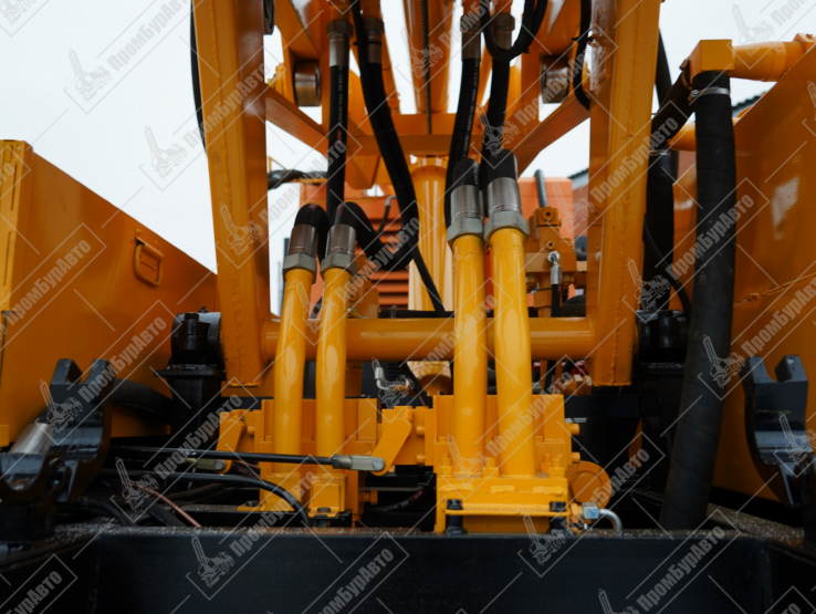 Буровая установка УРБ-2А2 на шасси УРАЛ NEXT 4320-72 с компрессором KAISHAN KSCG-400/12