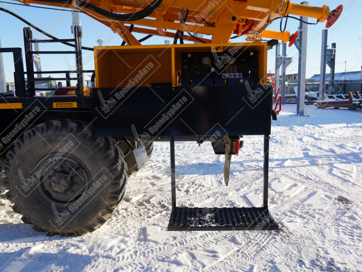 Буровая установка УРБ-2А2 на шасси УРАЛ 4320-80 с местом под установку компрессора и бурового насоса НБ-50