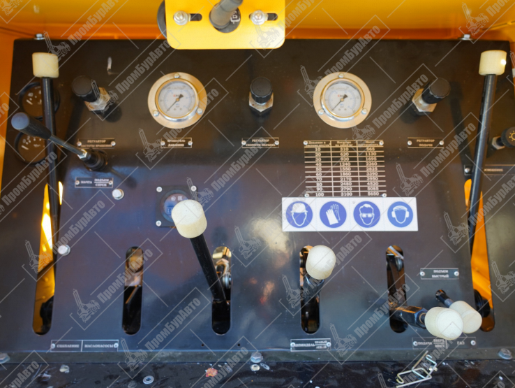 Буровая установка УРБ-2А2 на шасси УРАЛ 4320-80 с местом под установку компрессора и бурового насоса НБ-50