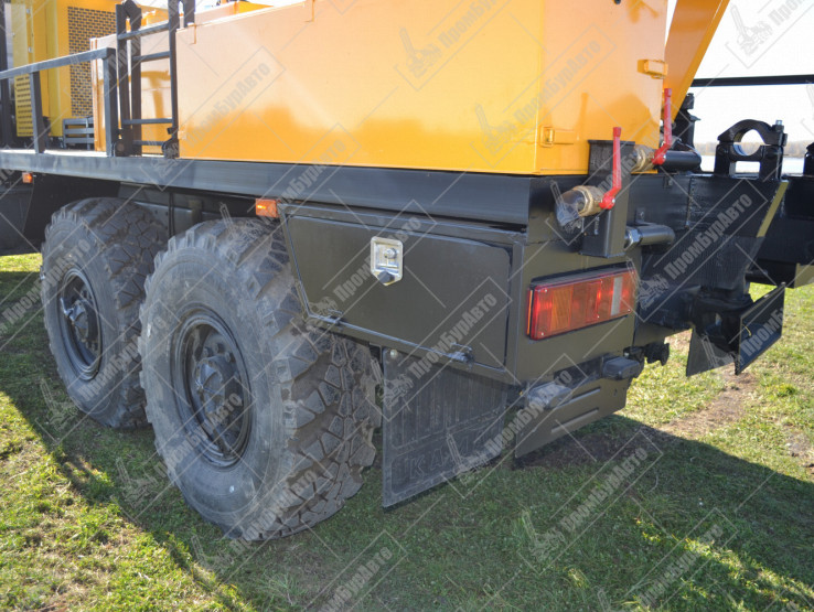 Буровая установка УРБ-2Д2 на шасси УРАЛ 4320-4972-58 с компрессором АК-12/10-05