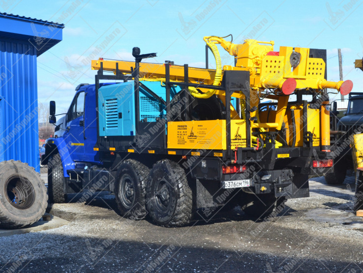 Буровая установка УРБ-2А2 на шасси УРАЛ NEXT 5557-5121-74 с винтовым компрессором DALI DLCY-15/15B-Y