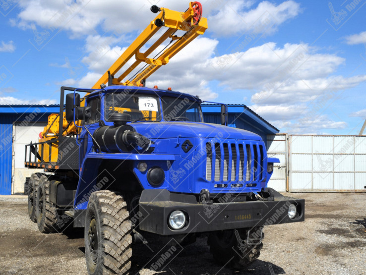 Буровая установка УРБ-2А2 на шасси УРАЛ-4320 с компрессором АК-12/10