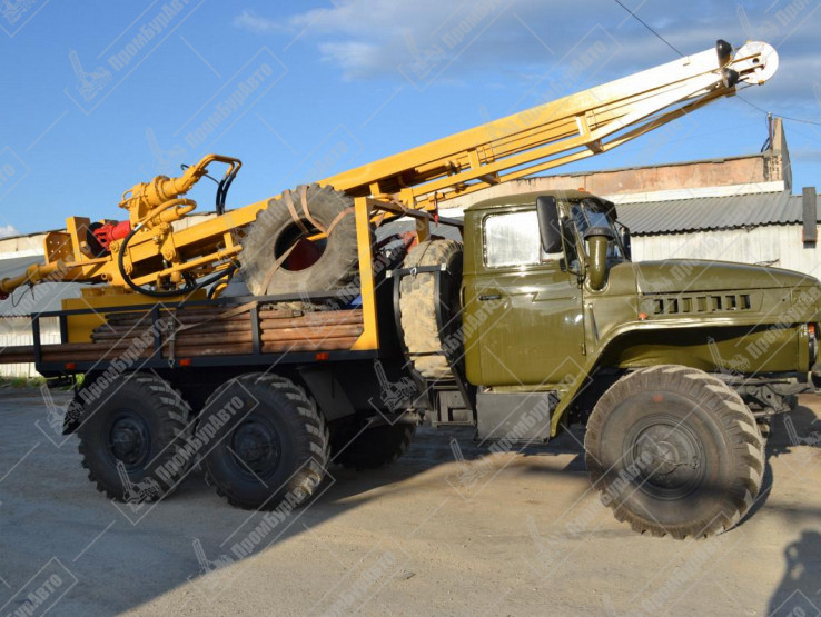 Буровая установка УРБ-2Д3 на шасси УРАЛ 4320 с компрессорной установкой 4ВУ и буровым насосом НБ50
