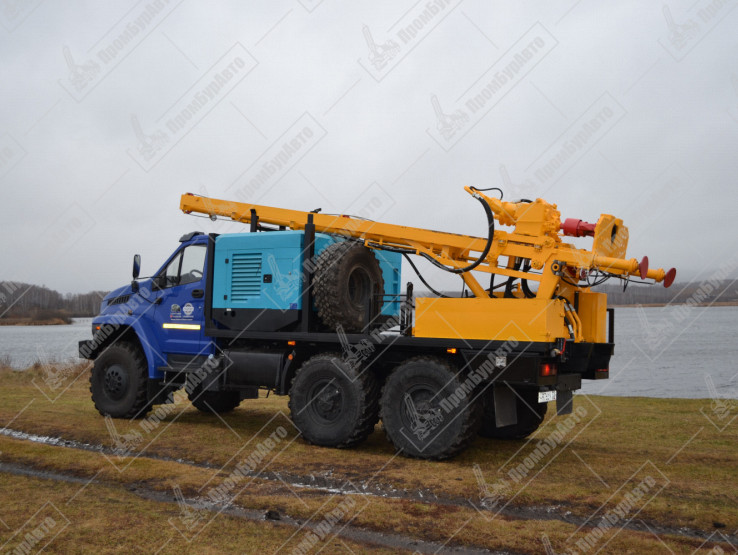 Буровая установка УРБ-2А2 на шасси УРАЛ NEXT 5557 с винтовым компрессором DALI DLCY-15/15B-Y