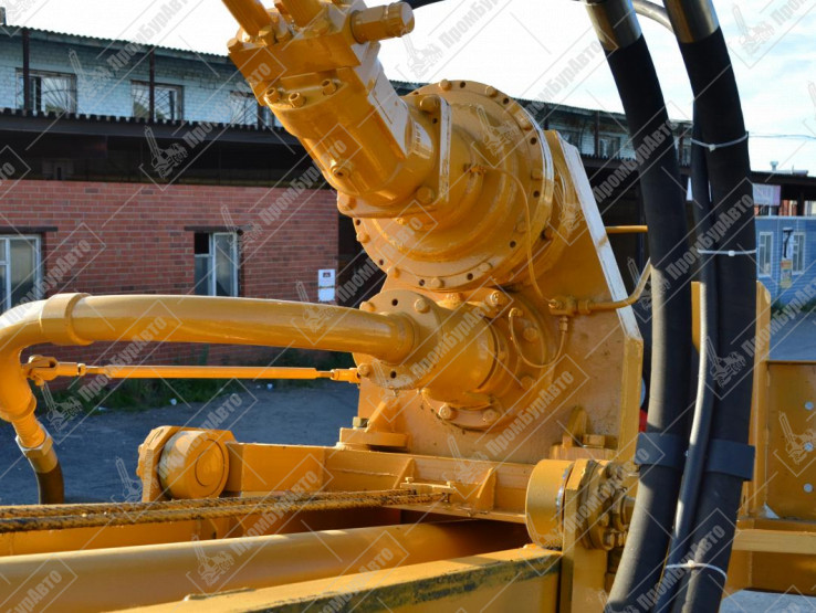 Буровая установка УРБ-2Д3 на шасси УРАЛ 4320 с компрессорной установкой 4ВУ и буровым насосом НБ50