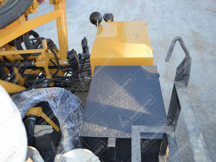 Буровая установка УРБ-2Д3 на шасси УРАЛ 4320 с компрессорной установкой 4ВУ и буровым насосом НБ50