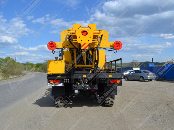 Буровая установка УРБ-2А2 с элементами УРБ-2Д3 на шасси КАМАЗ-4310 с компрессорной станцией КВ-12/12С и гидрозажимом МТ-ГЗ-3 (с труборазворотом) на модернизированной гидравлической системе