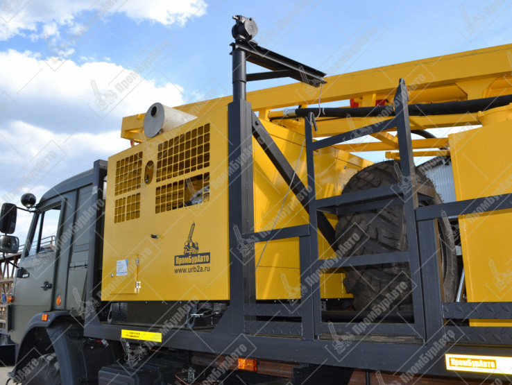 Буровая установка УРБ-2А2 с элементами УРБ-2Д3 на шасси КАМАЗ-4310 с компрессорной станцией КВ-12/12С и гидрозажимом МТ-ГЗ-3 (с труборазворотом) на модернизированной гидравлической системе