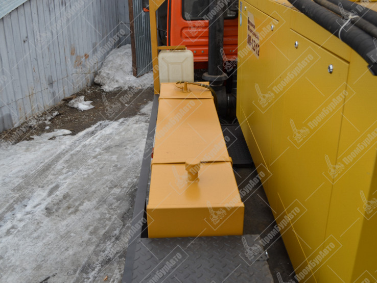Буровая установка УРБ-2А2 на шасси КАМАЗ-43118 с компрессорным агрегатом КВ-12/12С