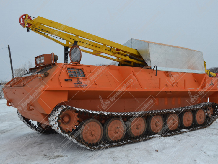 Буровая установка УРБ-2А2 на шасси гусеничного снегоболотохода УГТ-Б7 с компрессором 4ВУ1-5/9 