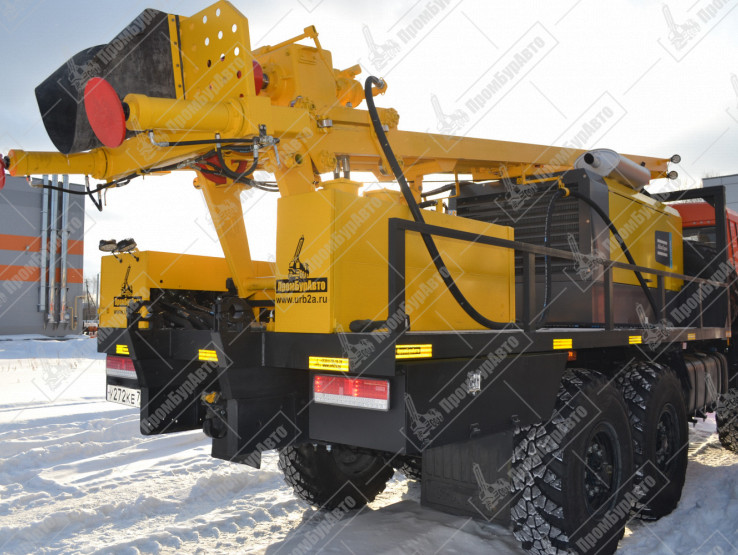 Буровая установка на шасси КАМАЗ-43118 с компрессорной станцией Atlas Copco XAHS 450 с ПЖД на модернизированной гидравлической системе нового образца в зимнем исполнении