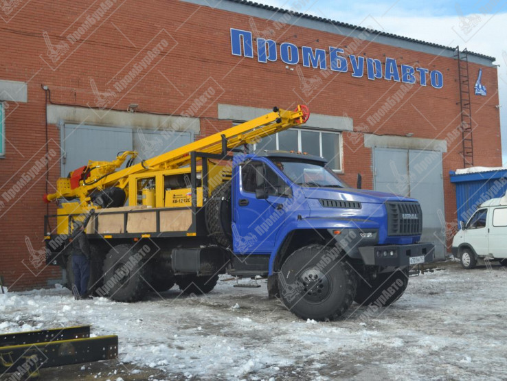 Буровая установка УРБ-2А2 на шасси УРАЛ-NEXT-4320-6952-72 с компрессорной станцией КВ-12/12С (с ПЖД)