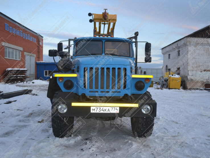 Бурова установка УРБ-2А2 на шасси УРАЛ-4320 с компрессорным агрегатом КВ-12/12С