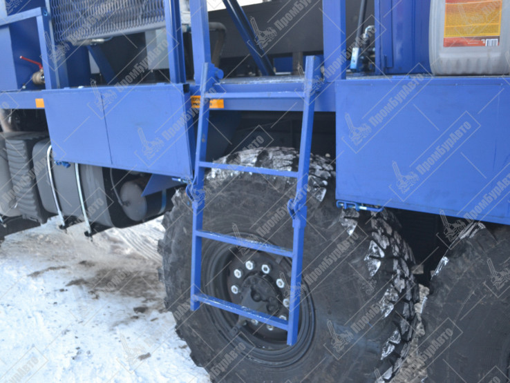 Буровая установка УРБ-2А2 на шасси КАМАЗ-43118 с компрессором ЗИФ КОМ10/10