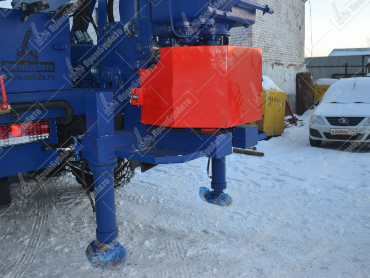 Буровая установка УРБ-2А2 на шасси КАМАЗ-43118 с компрессором ЗИФ КОМ10/10