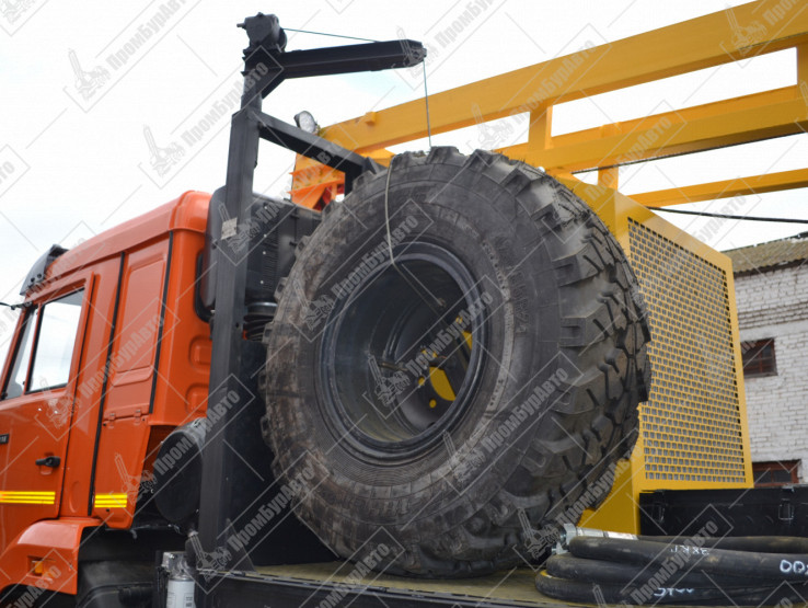 Буровая установка УРБ-2А2 на шасси КАМАЗ-43118 с компрессорным агрегатом АК-9/10 и буровой лебёдкой 1ВСМ.03.02А.000