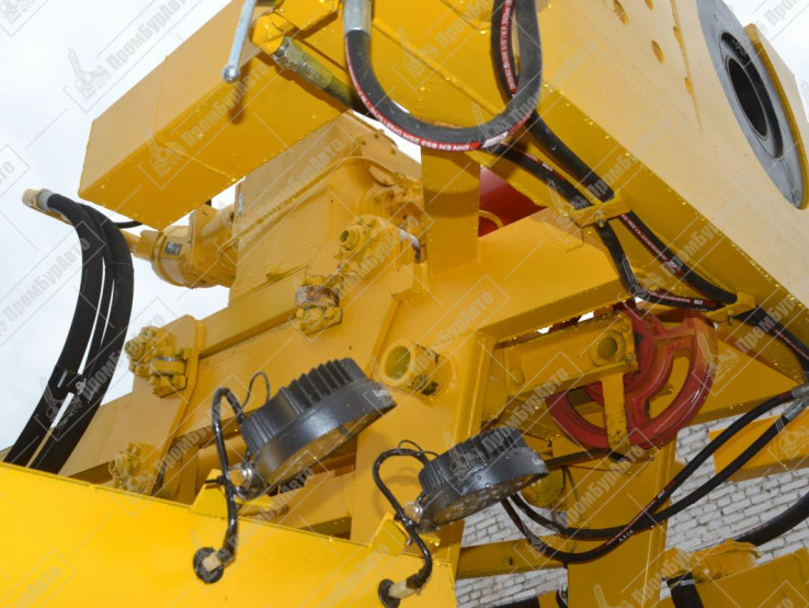 Буровая установка УРБ-2А2 с элементами УРБ-2Д3 на шасси КАМАЗ-5350 с компрессорной станцией DLCY-15/15B-C и буровым насосом НБ-50