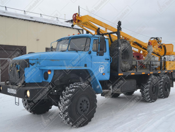 Буровая установка УРБ-2Д2 на  шасси УРАЛ-4320 с агрегатом компрессорным АК-12/10 с ПЖД, буровым насосом НБ-50 на модернизированной гидравлической системе нового образца