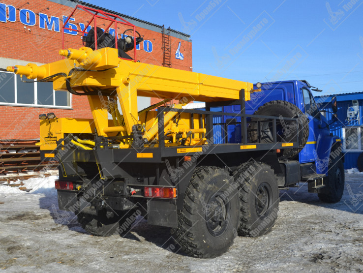 Буровая установка АЗА-3М на шасси УРАЛ-55571-72 с узлом для испытания анкеров 