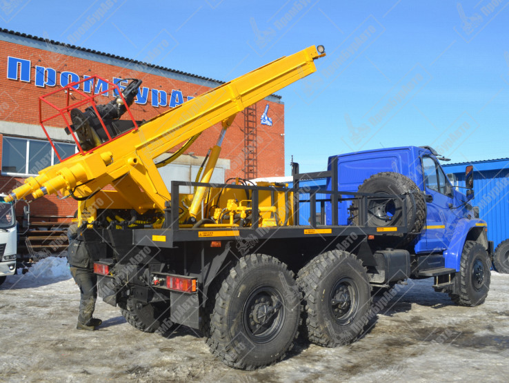 Буровая установка АЗА-3М на шасси УРАЛ-55571-72 с узлом для испытания анкеров 
