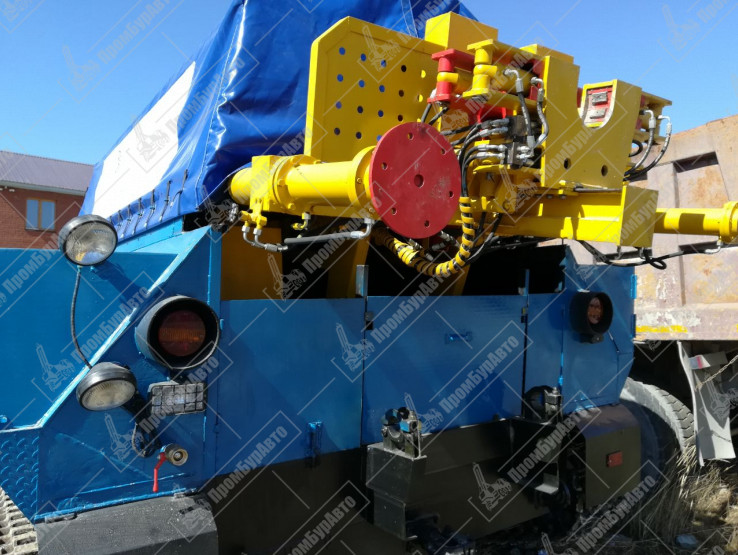 Буровая установка УРБ-2Д2 с элементами УРБ-2Д3 с компрессором 4ВУ1-5/9 и трубозажимом ТЗГ-3-10 на шасси гусеничного снегоболотохода ТГМ-БКС-Б