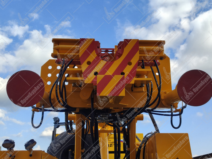 Буровая установка УРБ-2А2 на шасси УРАЛ NEXT-4320-6951-72Е5 с компрессором КВ-12/12С и трубозажимом ТЗГ-3 (с труборазворотом)