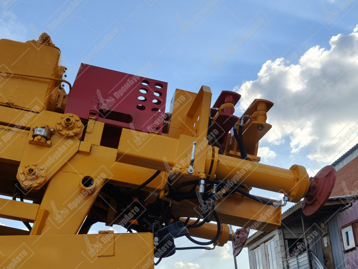 Буровая установка УРБ-2А2 на шасси УРАЛ NEXT-4320-6951-72Е5 с компрессором КВ-12/12С и трубозажимом ТЗГ-3 (с труборазворотом)