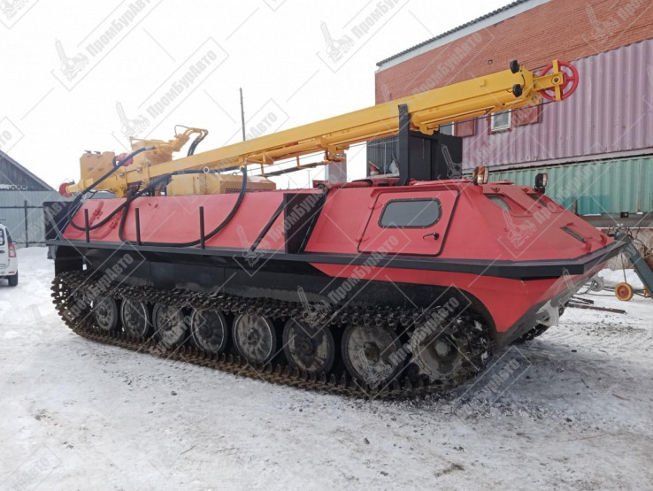 Буровая  установка УРБ-2А2 на шасси гусеничного снегоболотохода с компрессорной станцией АК-12/10
