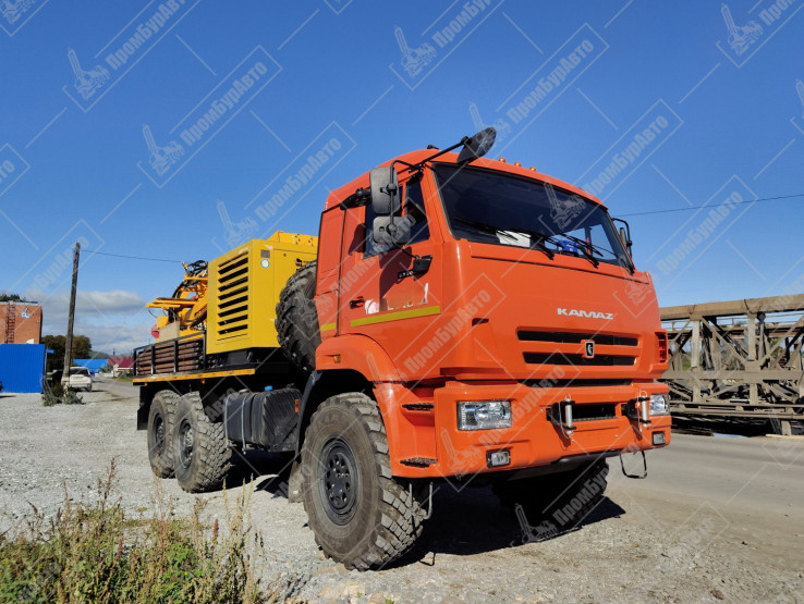 Буровая установка ПБУ-2 на шасси КАМАЗ-53504 (2024 г.в.) с  компрессором КВ-12/12С, гидравлической лебедкой ЛБС-250 и гидравлическим трубозажимом ТЗГ 2-10 на модернизированной гидравлической системе нового образца с комплектом бурового инструмента