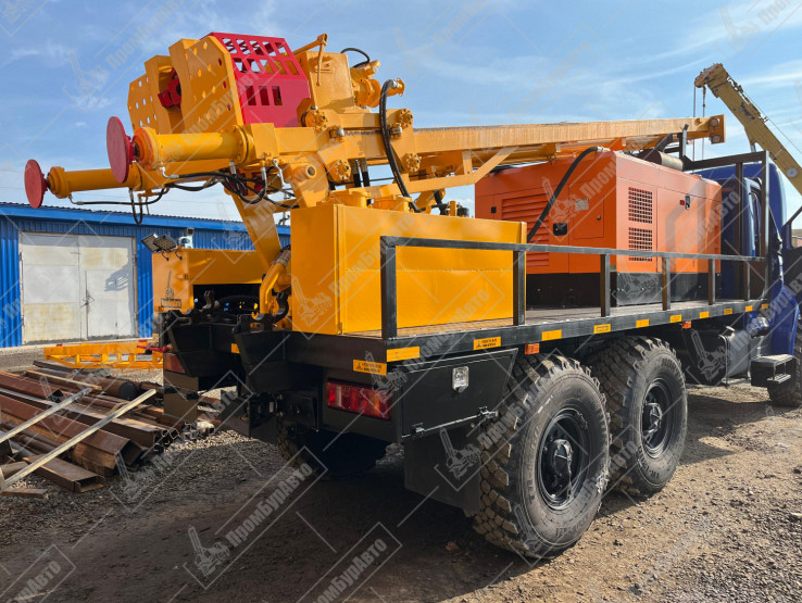 Буровая установка УРБ-2А2 на шасси УРАЛ NEXT 4320-72 с компрессором KAISHAN-KSCG-560/15