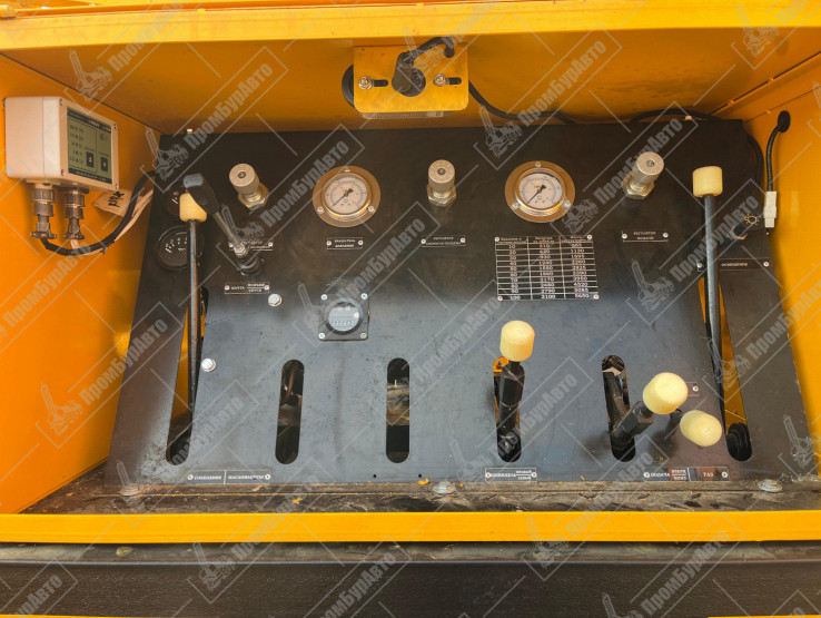 Буровая установка УРБ-2А2 на шасси УРАЛ NEXT 4320-72 с компрессором KAISHAN-KSCG-560/15