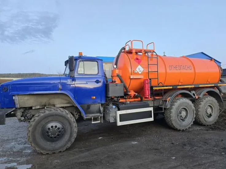 Автоцистерна вакуумная нефтепромысловая АКН-10 на шасси УРАЛ-4230, 2024 года выпуска
