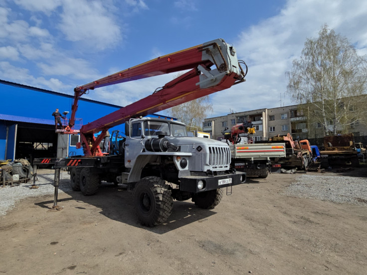 Автовышка (АГП) ПМС-328-01 (аналог ВС-28У) 2012 года выпуска на шасси УРАЛ в отличном состоянии