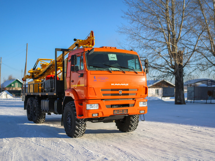 Буровая установка УРБ-2А2 с элементами 2Д3 на шасси КАМАЗ-43118 с буровым насосом НБ-50 и компрессором АК-12/10