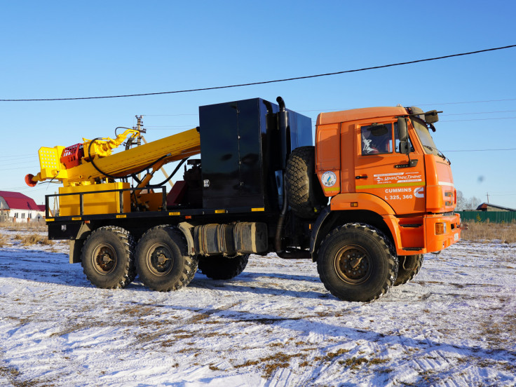 Буровая установка УРБ-2А2 с телескопической мачтой АЗА на шасси КАМАЗ-43118 с компрессором 4ВУ1-5/9