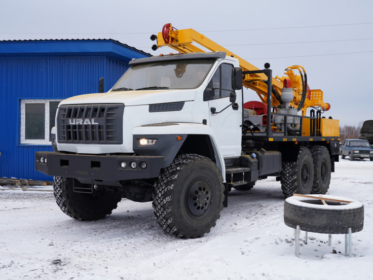 Буровая установка УРБ-2А2 под давальческое шасси УРАЛ-NEXT с буровым насосом НБ-50 с комплектом бурового инструмента 