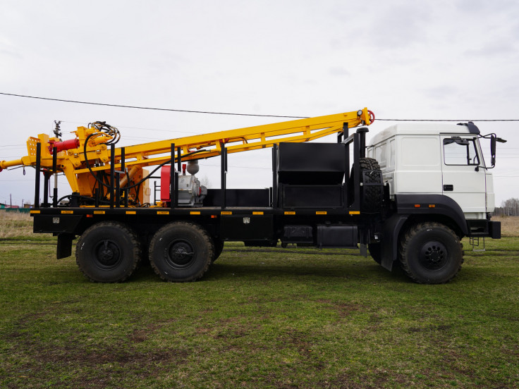 Буровая установка УРБ-2Д2 на шасси УРАЛ-4320 с буровым насосом НБ-50 с баком под воду